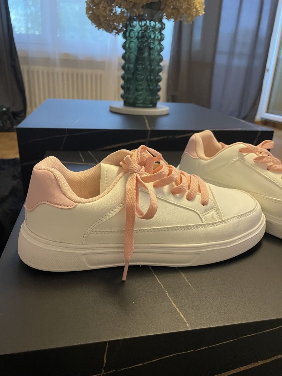 Chaussures femmes: Sneaker – Neuf (Voir description) à Zürich par car_26mh 2