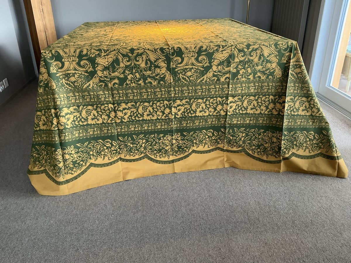Decken: Tischdecke oder Bettüberwurf goldfarben  – Neu (gemäss Beschreibung) aus Schönenwerd von simca04