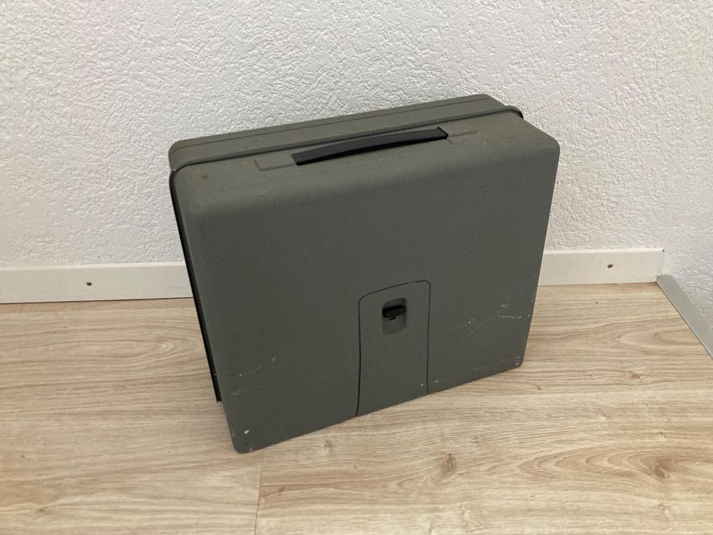 Ältere Nähmaschine von Elna Made in Switzerland Kaufen auf Ricardo