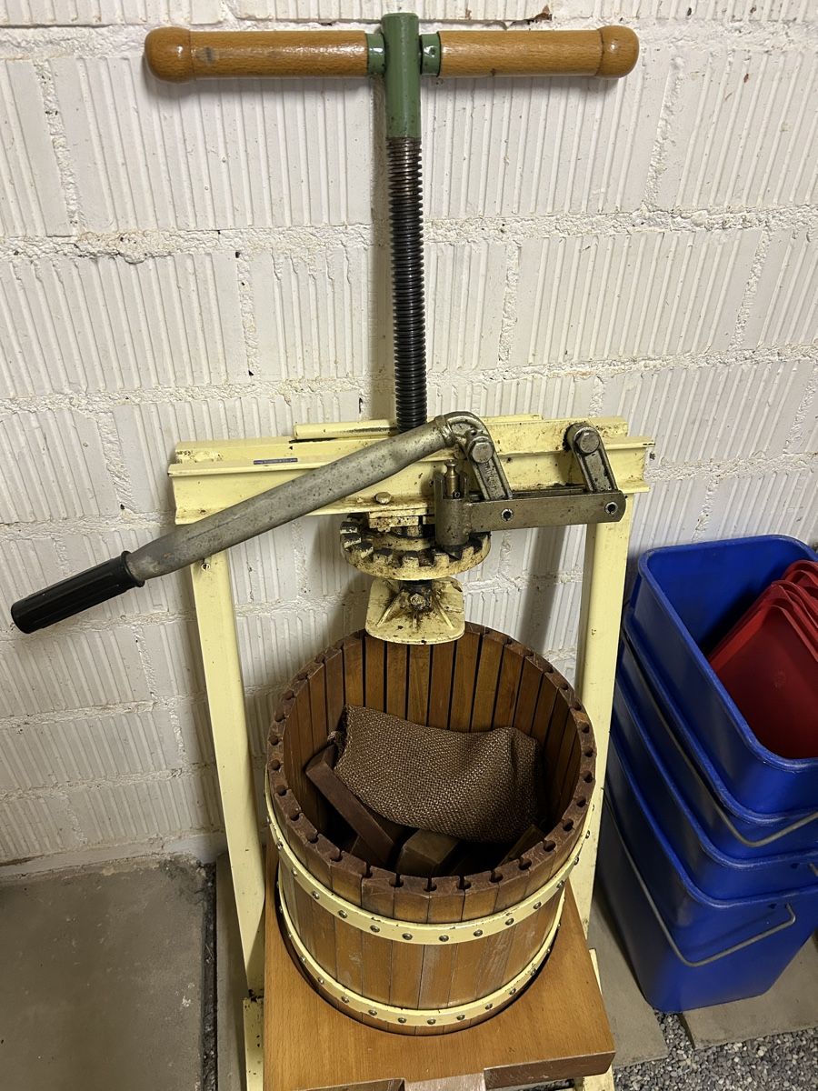 Tutte le macchine: Grosse Saftpresse Mostpresse – Usato da Oberstammheim venduto da Dbsound24