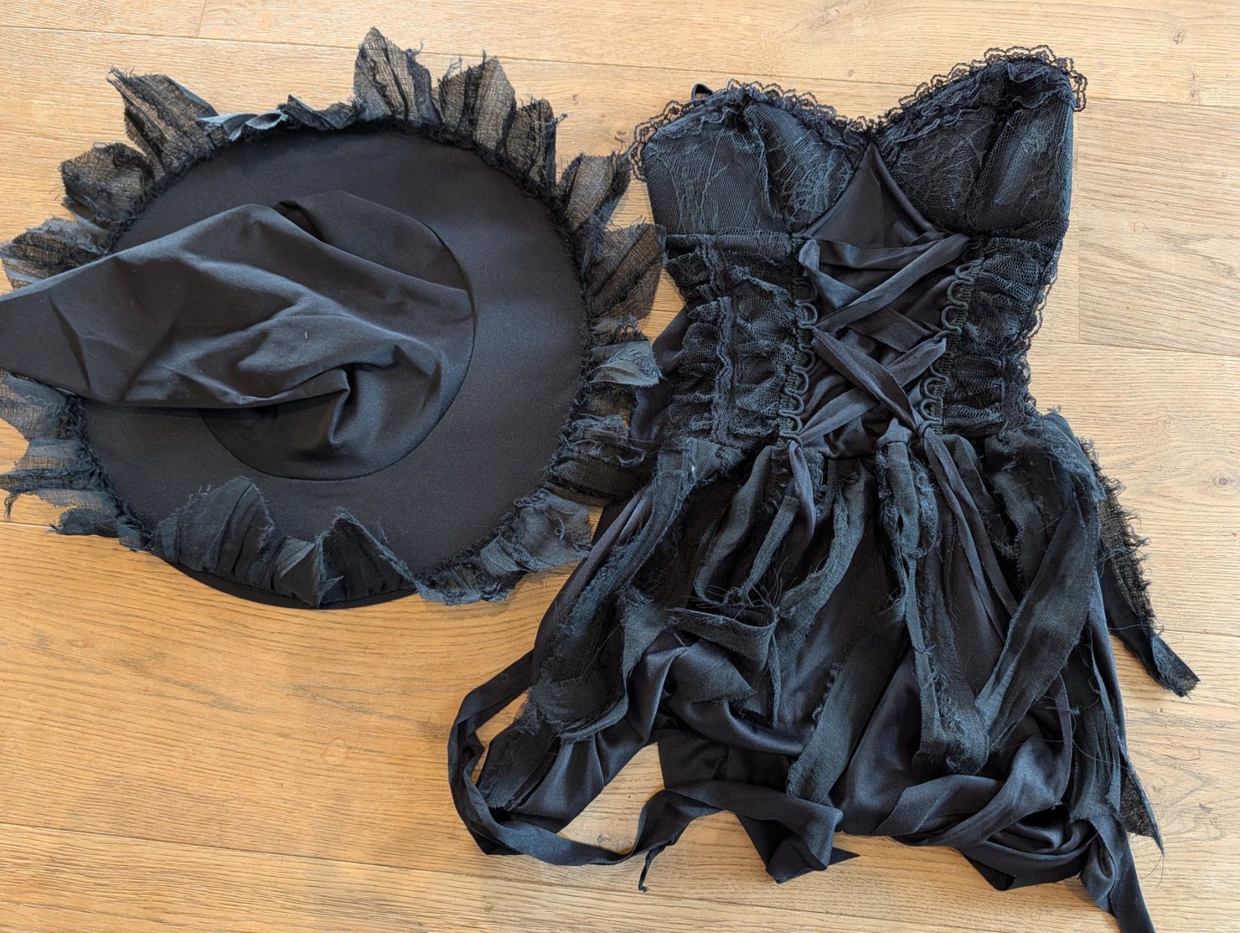 Costumes: Hexekostüm  Gr S – D'occasion à Ittigen par AnZakh 1