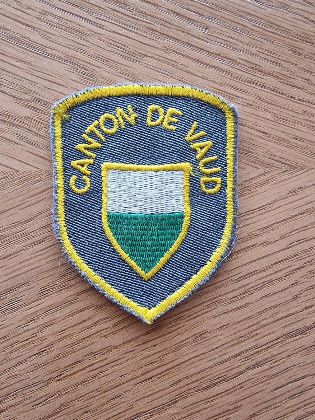 Schweizer Armee Placchette & Badge: Polizei Aufnäher KaPo Waadt – Usato da Schwerzenbach venduto da cloudberrypi