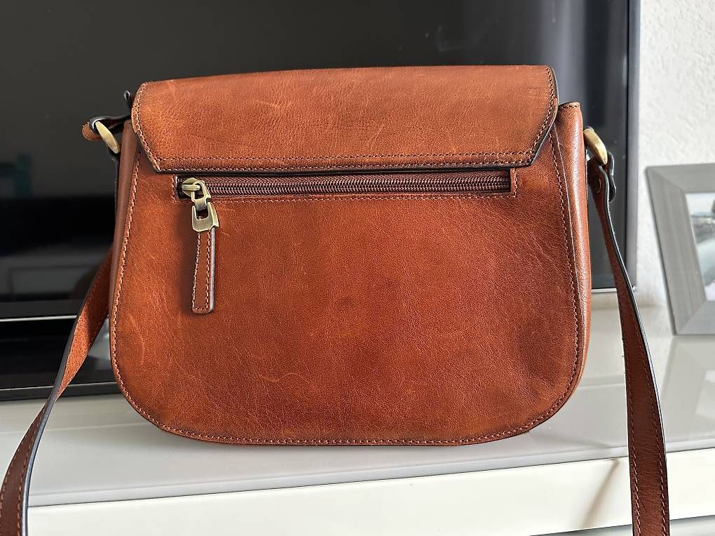 Taschen für Damen: Modische Italienische Ledertasche – Gebraucht aus Zürich von ser_26bt 4