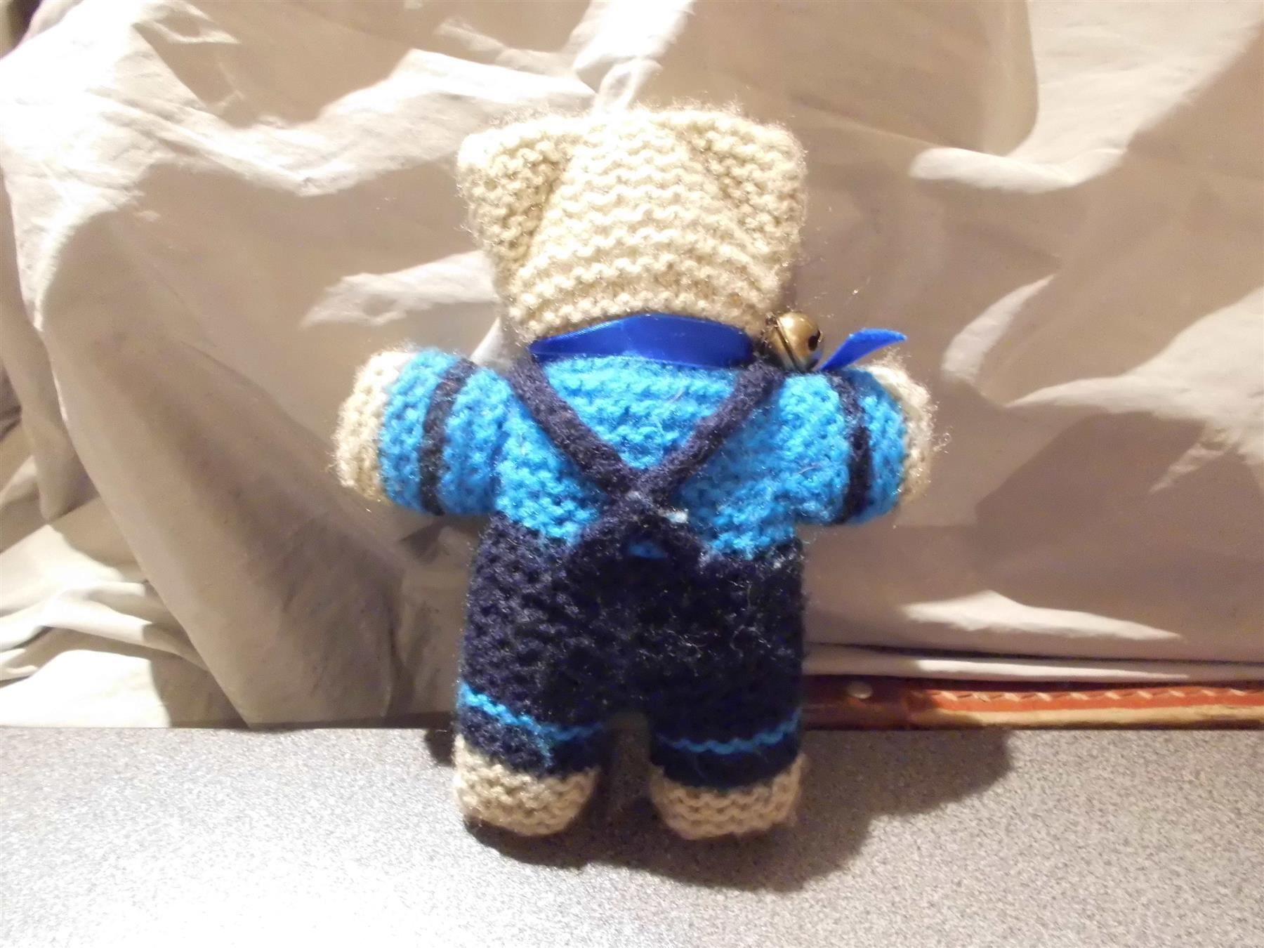Spielzeuge: Teddy Bär, grau/blau gestrickt – Gebraucht aus Zürich von abraxas1291 1