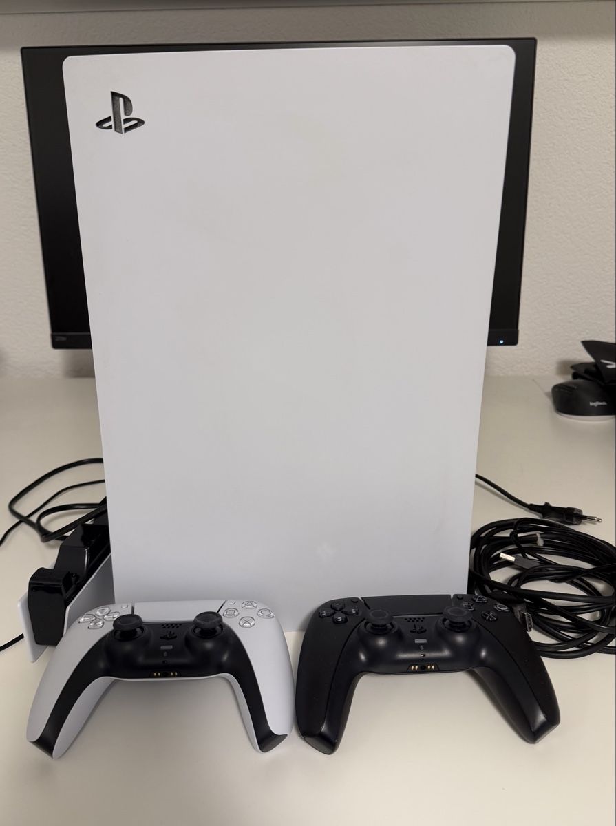 Sony Consoles: Sony PS5 Disc Edition 2 Controller, Ladestation und Zubehör – D'occasion à Bern par MyCollection1996