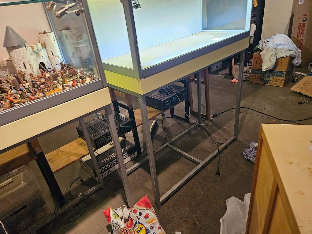 Vitrines: Belles vitrines pour exposition  – D'occasion à Lausanne par Malixa3 1