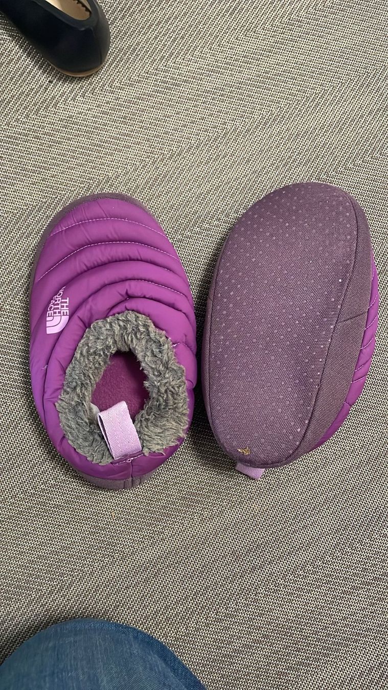 North Face Schuhe für Mädchen: Northface Hausschuh 33-35 – Gebraucht aus Ennetbaden von rossy2312 1