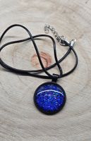 Halskette mit Cabochon Anhänger blau glitzer Neu