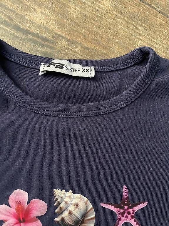 T-shirt: 2 Shirts kurz geschnitten – Usato da Ruggell venduto da knoedifisch 2