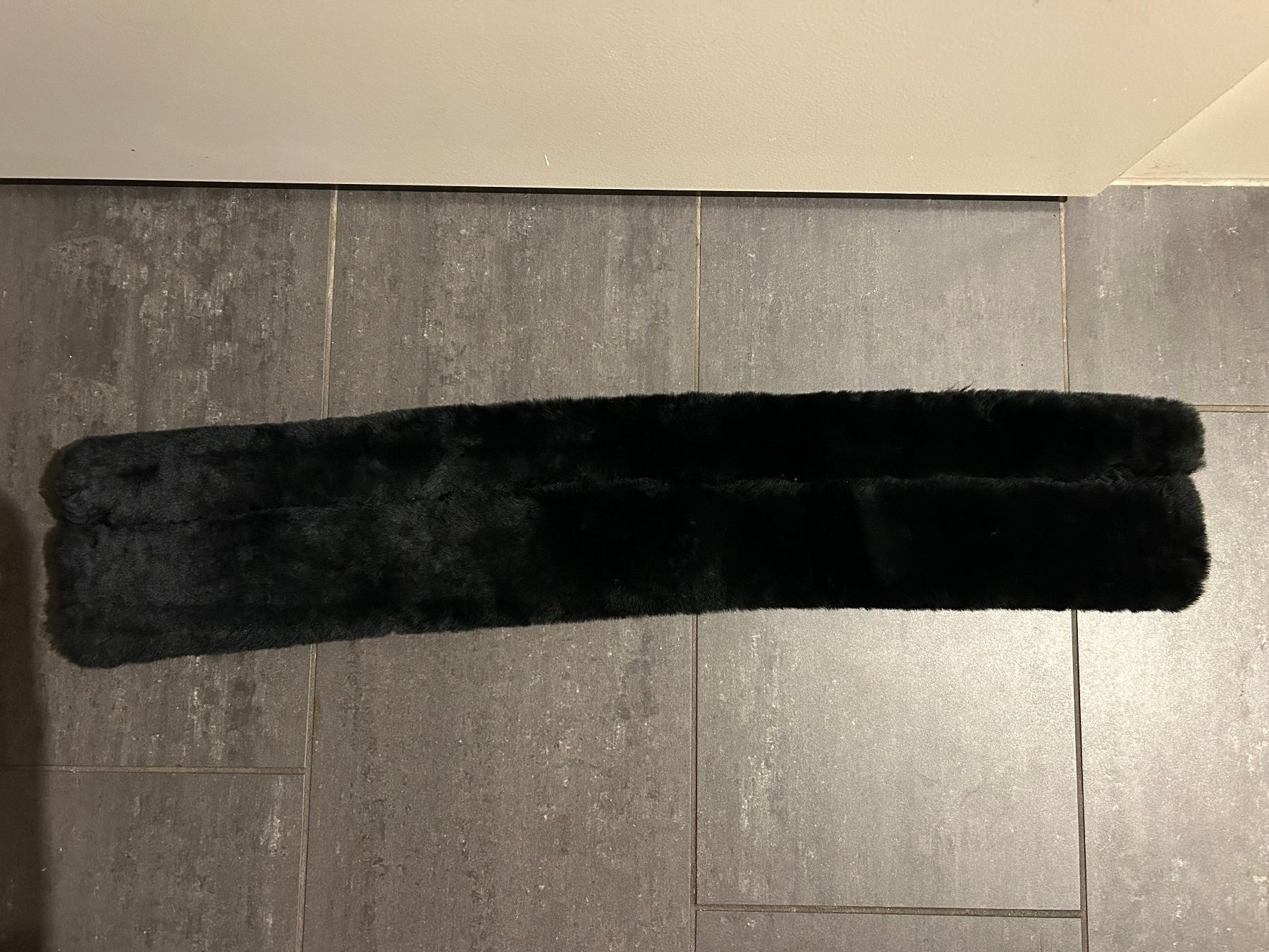 Selles, accessoires: Echtes Lammfell, Gurtschoner 80cm – Neuf (Voir description) à Männedorf par sar_26gy