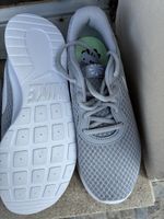 Nike Turnschuhe grau Damen Grösse 36.5 neu