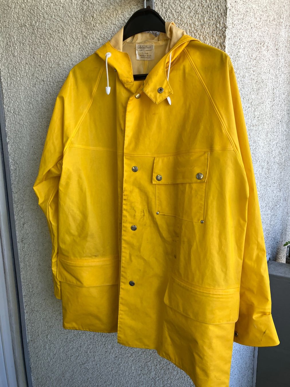 Anzüge: Helly Hansen Segler Ölzeug Grösse 40-45 – Gebraucht aus Zürich von Blackbelt37