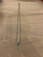 Silberhalskette mit Anhänger und Opal, Silber und Gold