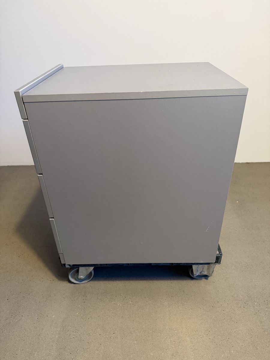 Conteneurs de construction: Bürocontainer / Rollcontainer grau – 3 Schubladen – D'occasion à Holderbank AG par ric_xjm2 5