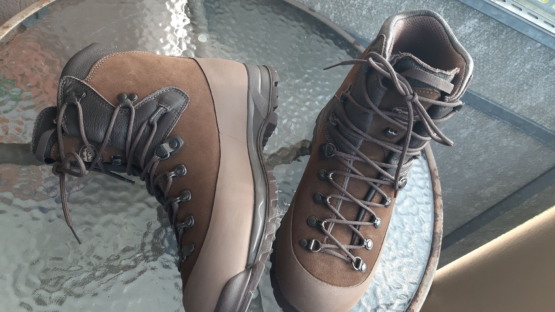 Meindl Scarpe da uomo: Neue Wanderschuh  Meindl KS 19 Schwer Gr. 44 – Nuovo e nell'imballaggio originale da Wila venduto da myquaso 1