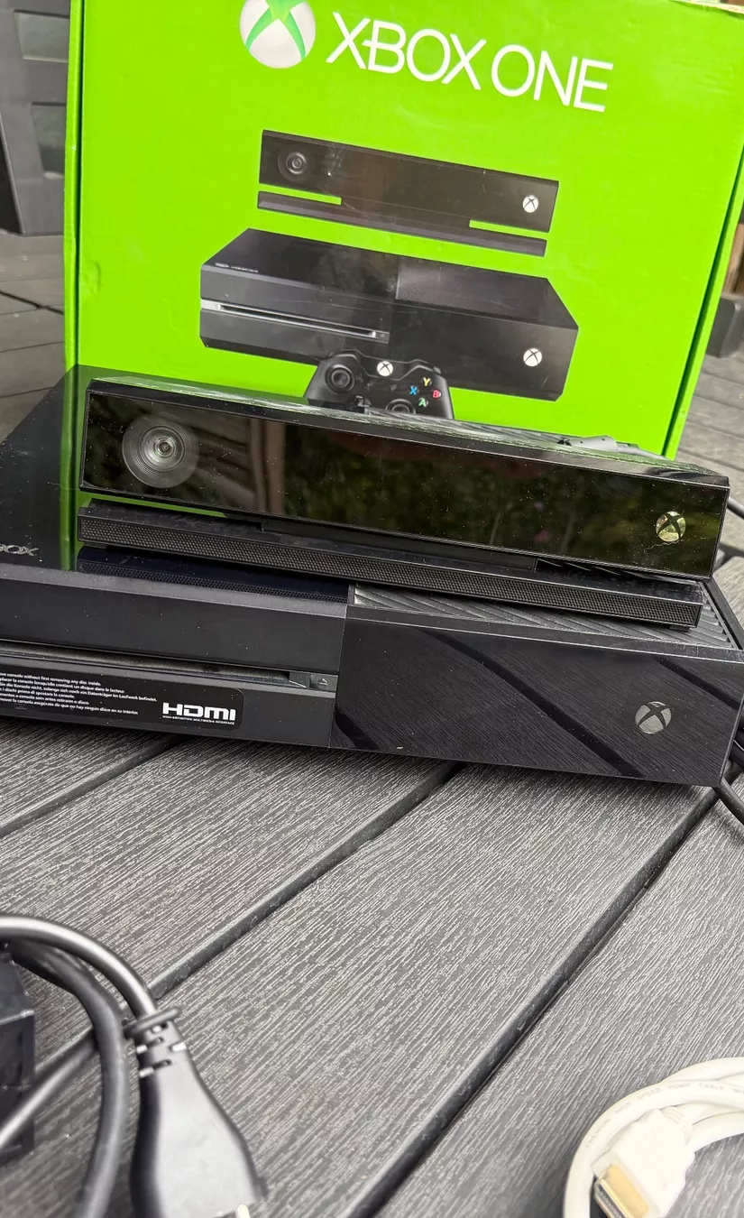 Microsoft Console: X Box One mit Zubehör – Usato da Bassersdorf venduto da griffin1 1