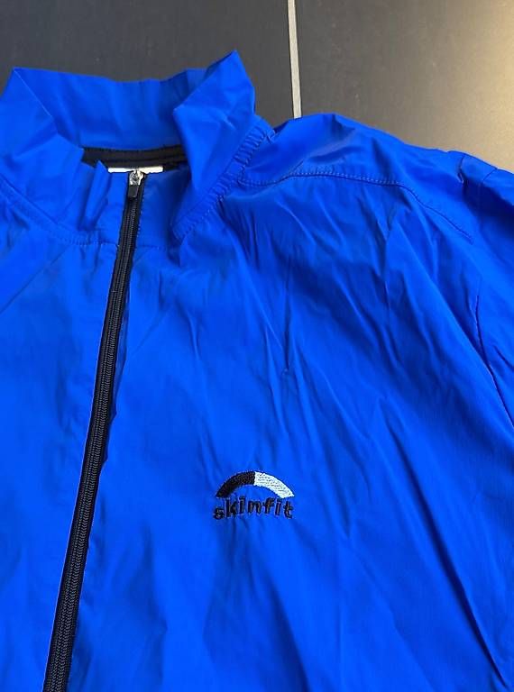 Skinfit Jacken: Skinfit Laufjacke Gr M – Gebraucht aus Oberweningen von Jogi2 1