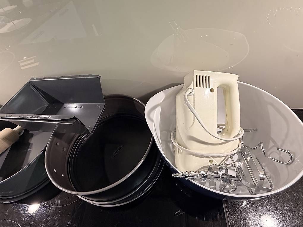 Teglie da forno: Grosses Backset mit viel Zubehör   – Usato da Adligenswil venduto da TST04 1