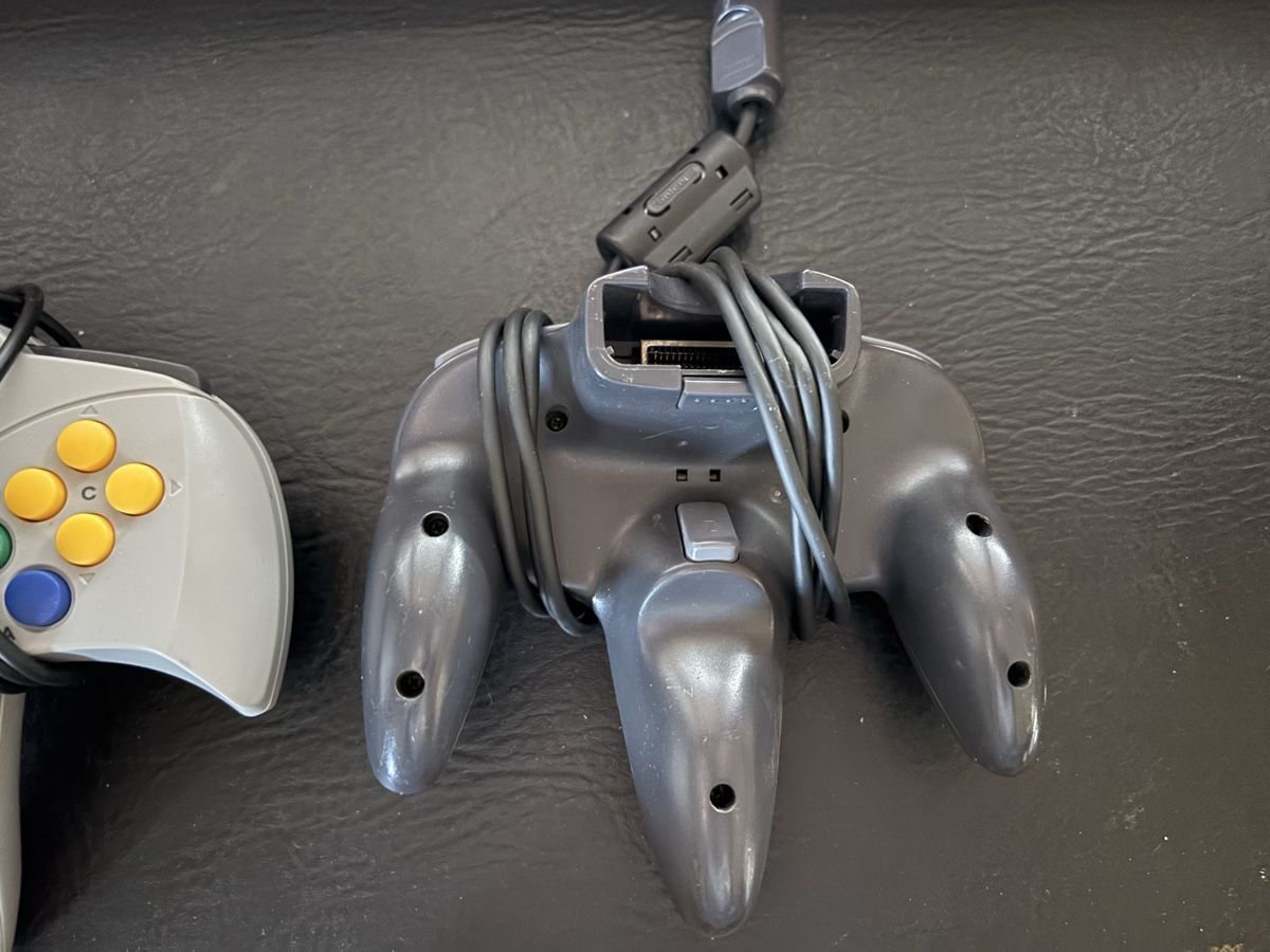 Nintendo Consoles: Nintendo 64 manettes  – Défectueux à Mézières VD par P-M-C 3