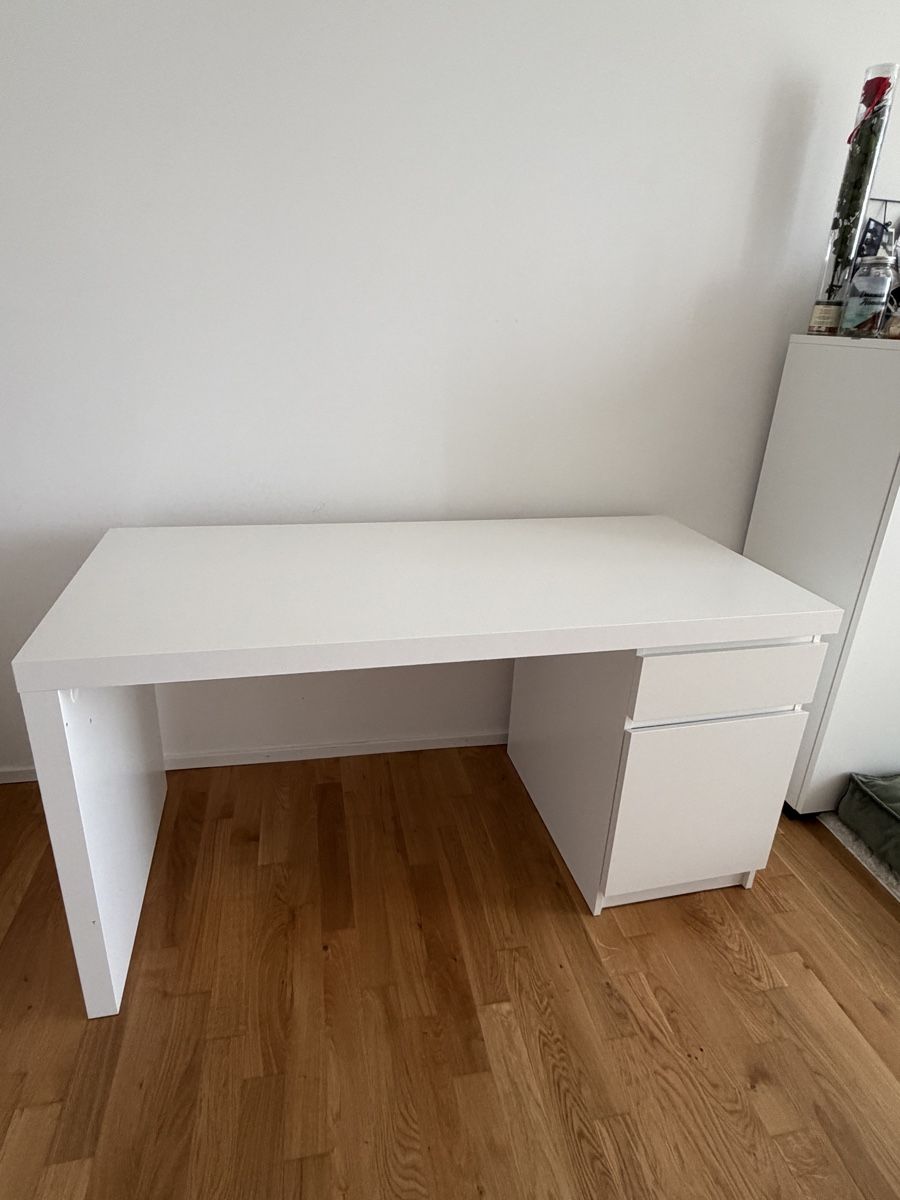 Ikea Scrivanie: Ikea Malm Schreibtisch – Usato da Mellingen venduto da eme_26k5 5