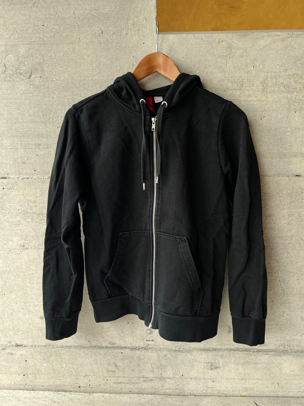 H&M Maglioni & Felpe: DIVIDED by H&M - Hoodie – Usato da St-George venduto da alaixee