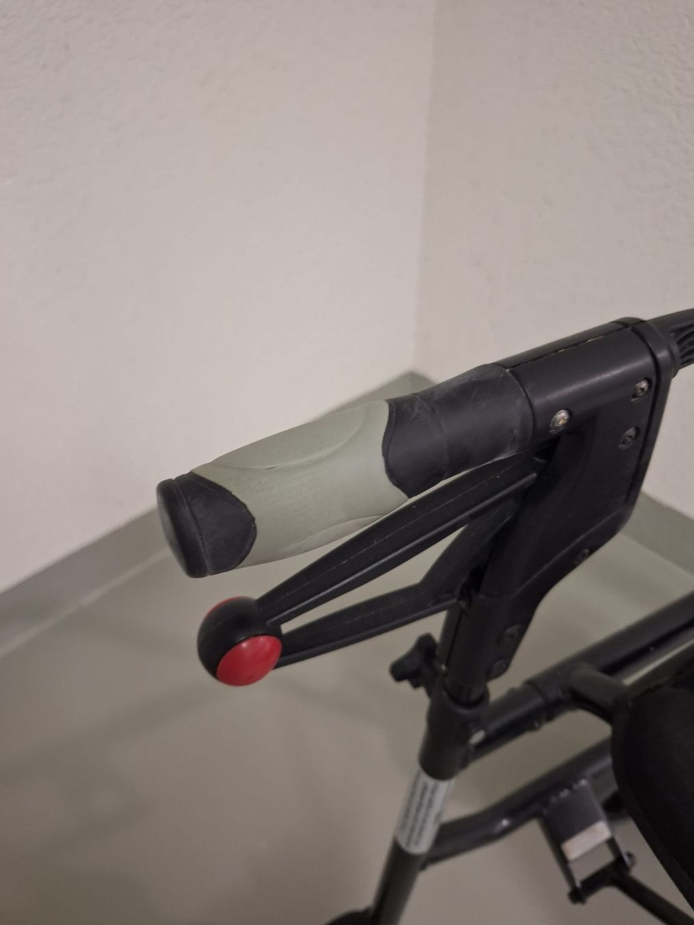 Aides à la marche: Rollator von Nexus – D'occasion à Oetwil am See par Barclay64 3