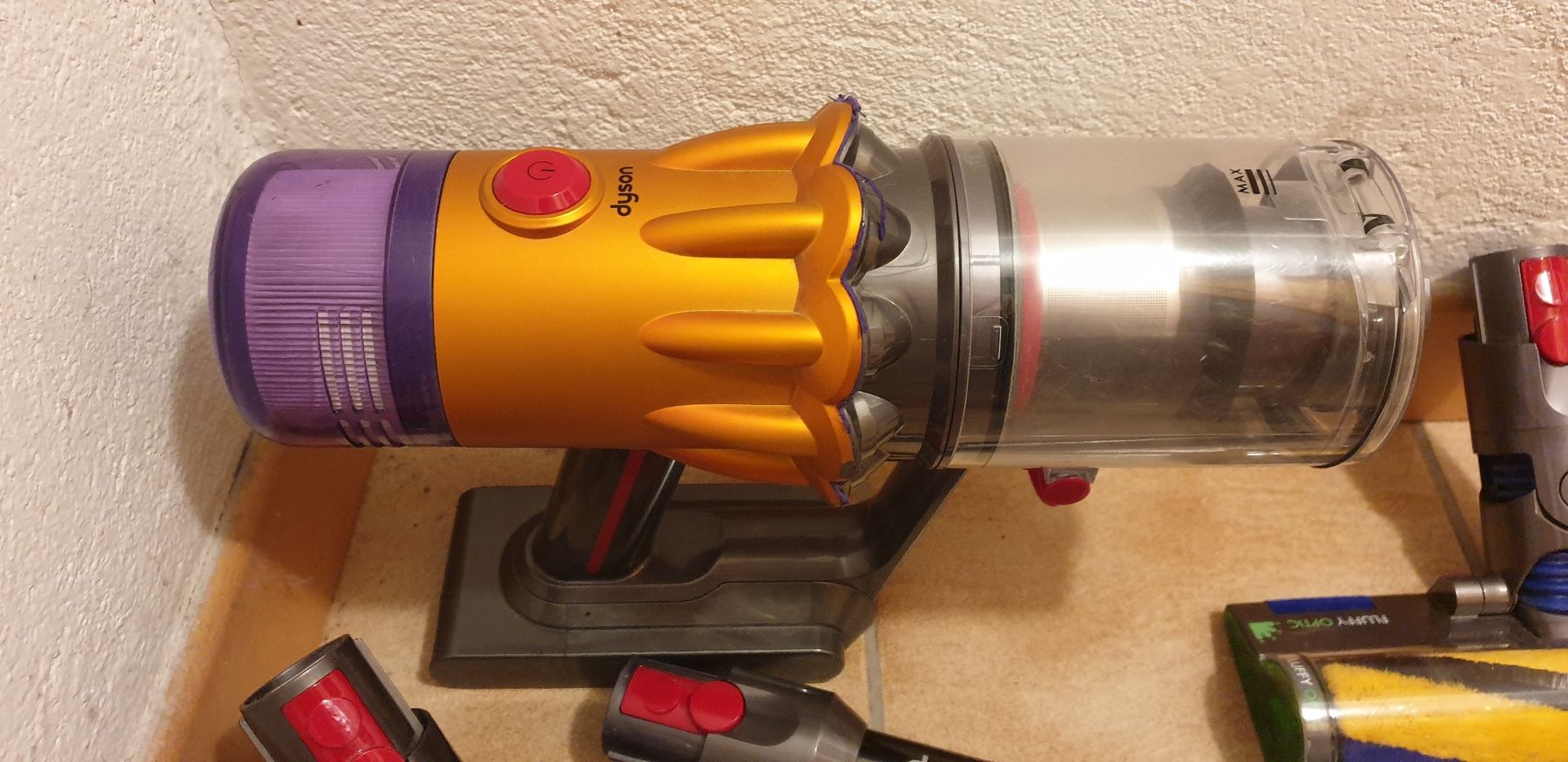 Dyson Staubsauger & Zubehör: Dyson V12 Staubsauger mit Laser! – Gebraucht aus Saxonne (Ayent) von SnowRoof 2