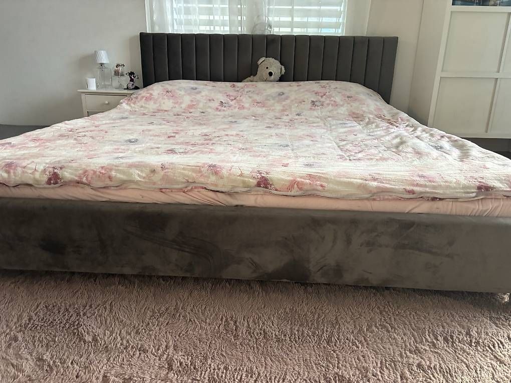 Betten: Doppelbett mit einzigartigem Samtbezug – Gebraucht aus Kriens von nor_5ph9 3