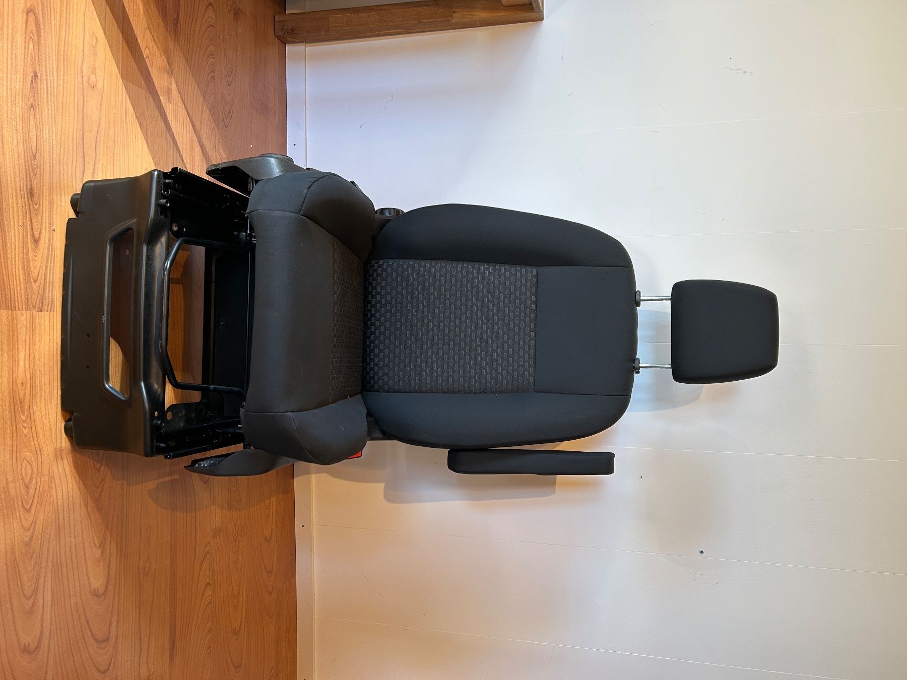 Ford Tutti pezzi di ricambio auto: Ford Transit Custom Einzelsitz Beifahrer – Usato da Oberriet SG venduto da bearnest.