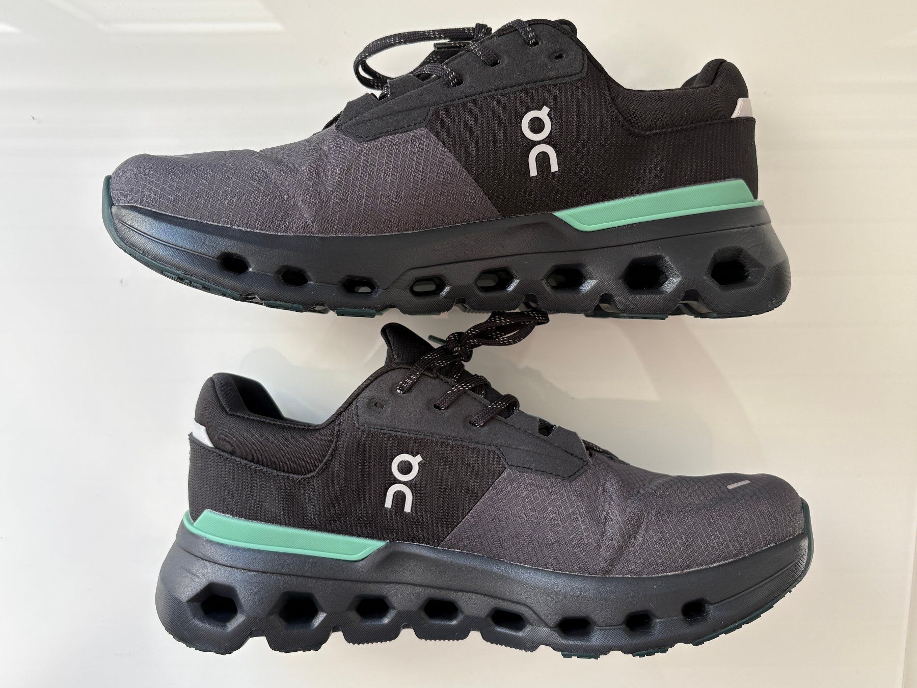 On Chaussures hommes: ON Herren Laufschuh CLOUDRUNNER – Neuf (Voir description) à Winden par art_p7v6