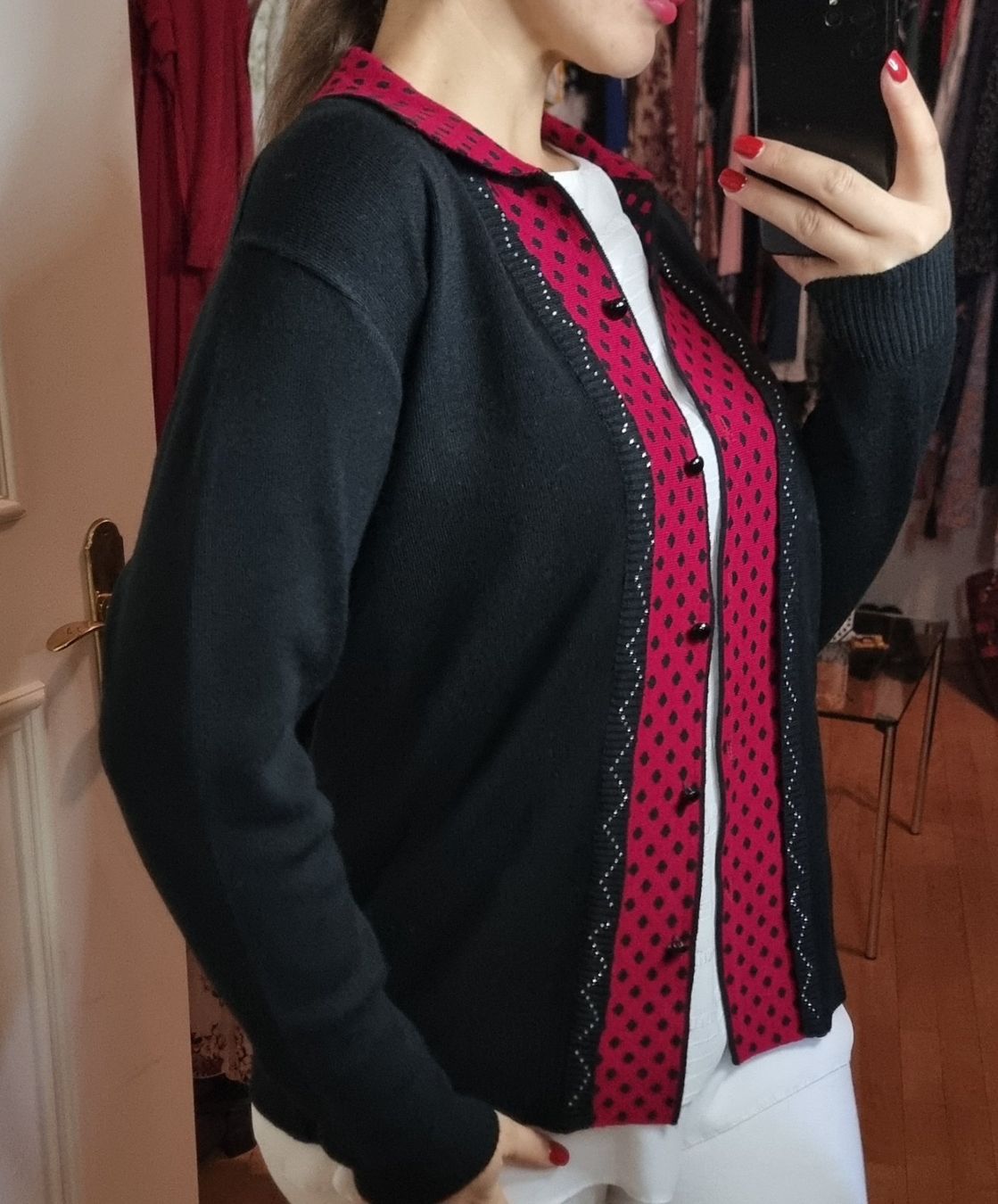 Vestes: Vintage Schwarze Strickjacke mit rotem Einsatz Gr. 42 – D'occasion à Wald ZH par CapLux 1