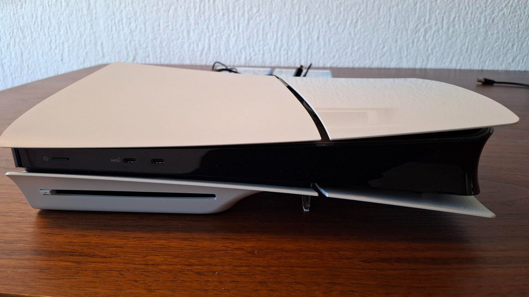 Sony Konsolen: Play Station 5, 2 Controller und 2 Spiele – Gebraucht aus Mühleberg von chr_7qyj 1