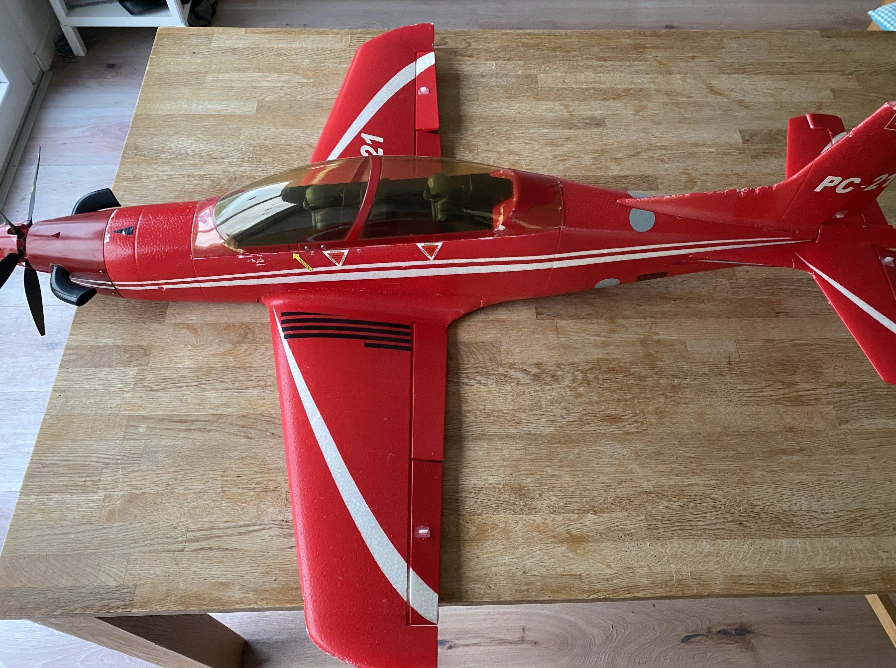 Reely Modellismo RC: Reely Pilatus PC-21 RC Flugzeug – Usato da Erlinsbach SO venduto da Fritro 1