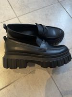 Stradivarius Schwarze Loafers - Size 41.