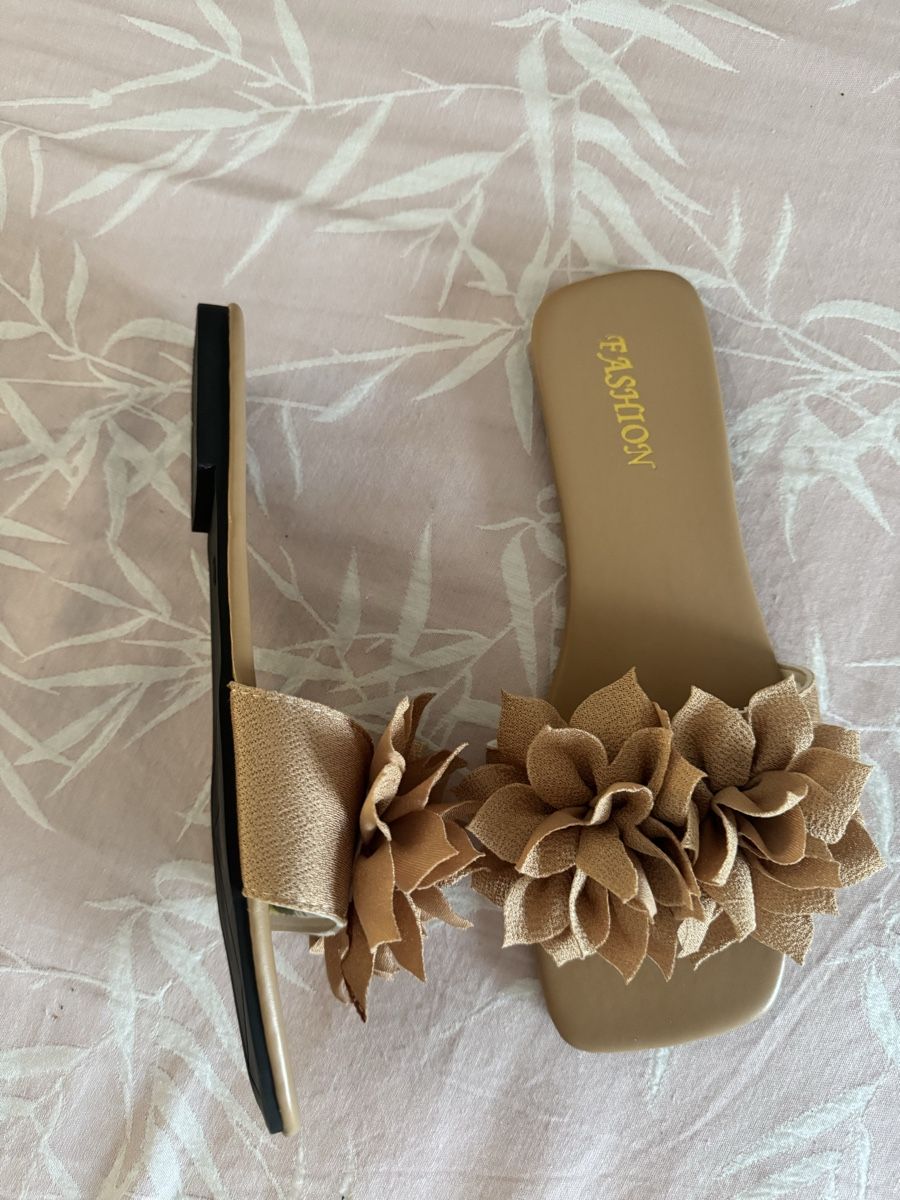 Scarpe da donna: SHEIN mules beiges à fleurs, taille 41 comme neuf – Nuovo (secondo la descrizione) da Martigny venduto da ber_tdz7 1