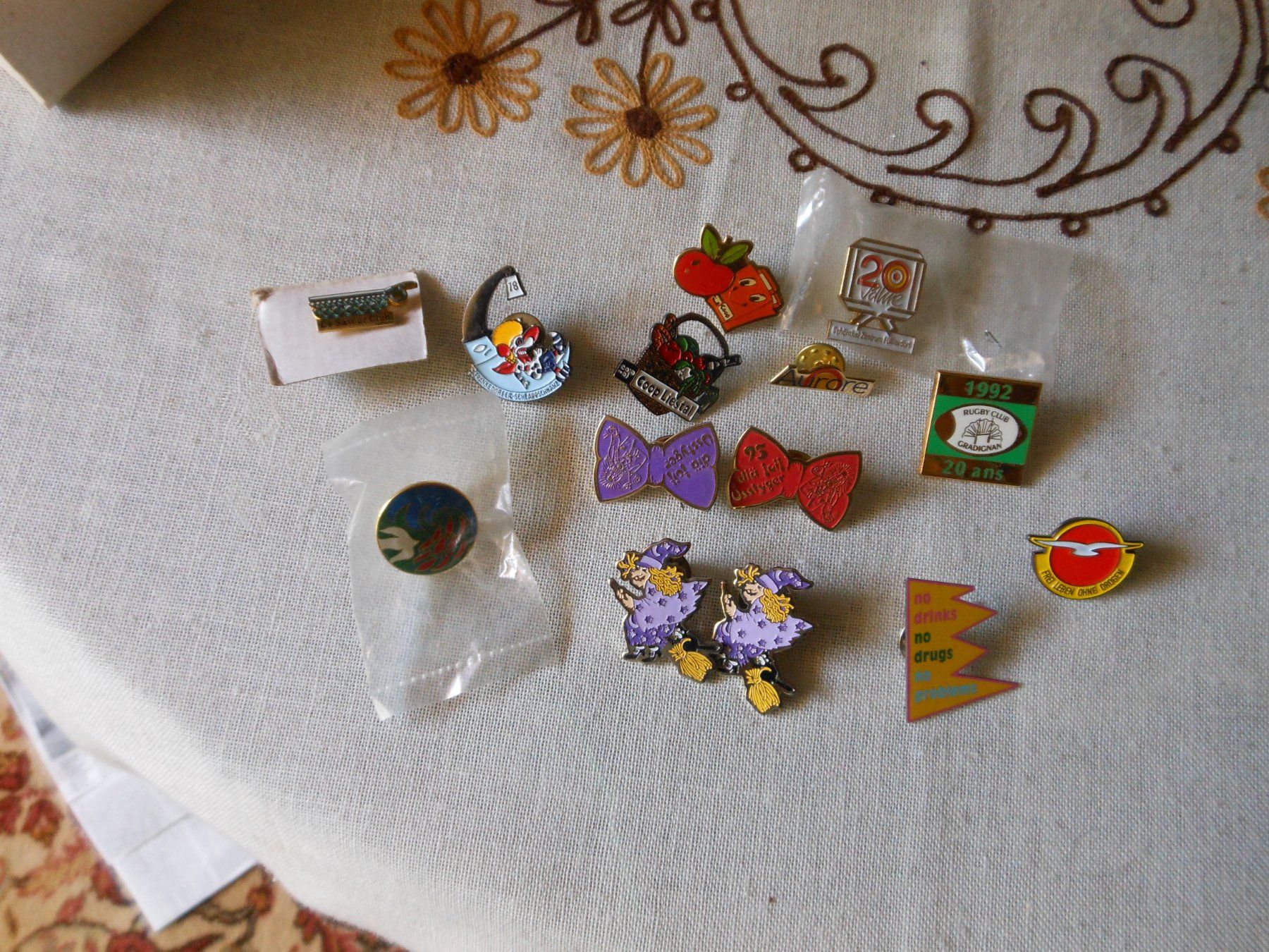 Plaketten & Abzeichen: diverse Pins aus Sammlung – Neu (gemäss Beschreibung) aus Füllinsdorf von Cibum