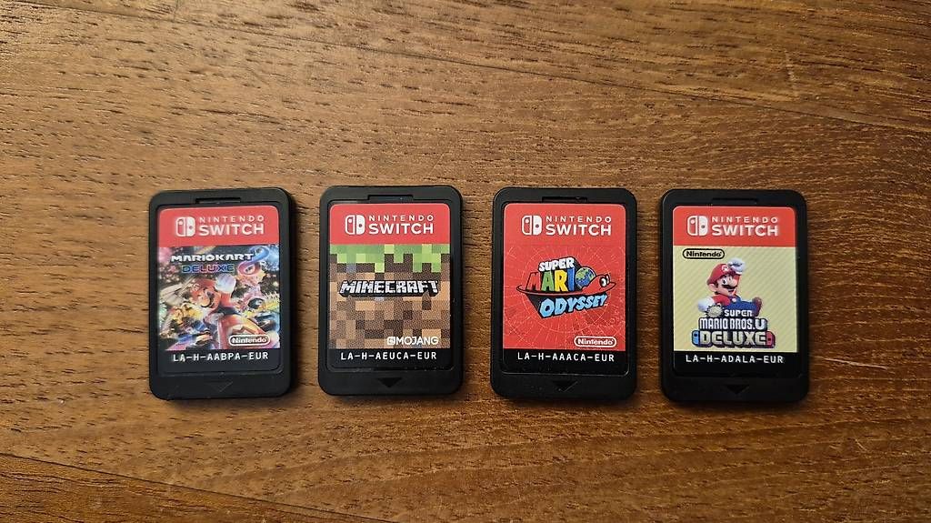 Nintendo Console: Nintendo Switch Konsole mit 4 Spielen – Usato da Büren an der Aare venduto da Eis_am_stiel 1