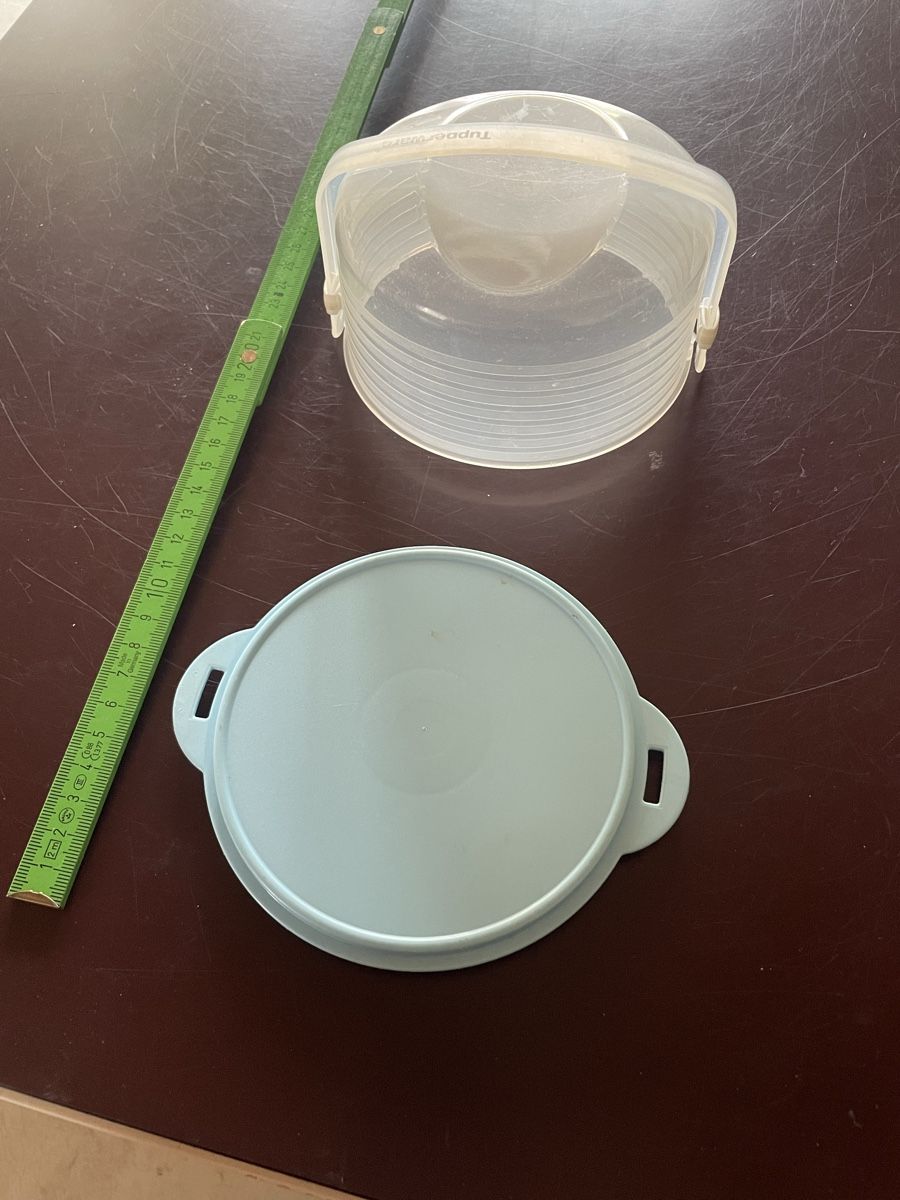 Tupperware Recipients et similaires: Tupperware Tortenbehälter mit Tragegriff hellblau – D'occasion à Hindelbank par JohnDeere2020 1