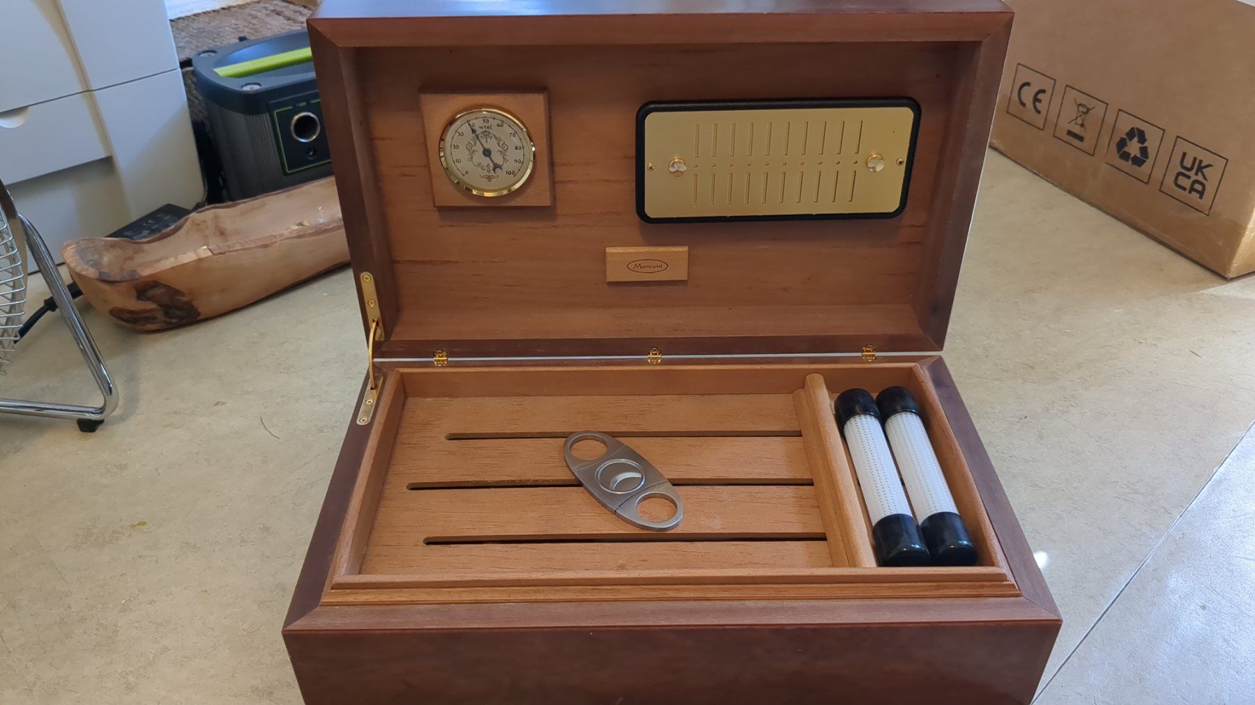 Humidor per sigari: Humidor + Zubehör + Cutter – Usato da Basel venduto da haferkleie