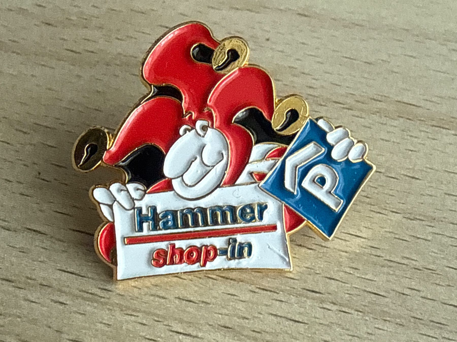 Plaketten & Abzeichen: Pin Hammer shop-in – Gebraucht aus Glattbrugg von Schweigmatt