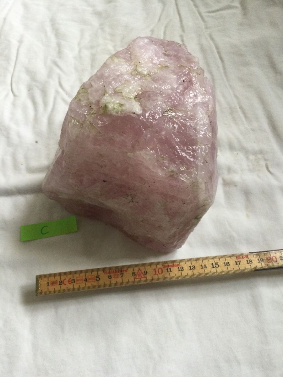 Minerali & Pietre curative: Rosenquarz gross – Usato da Rorschach venduto da curnaglia