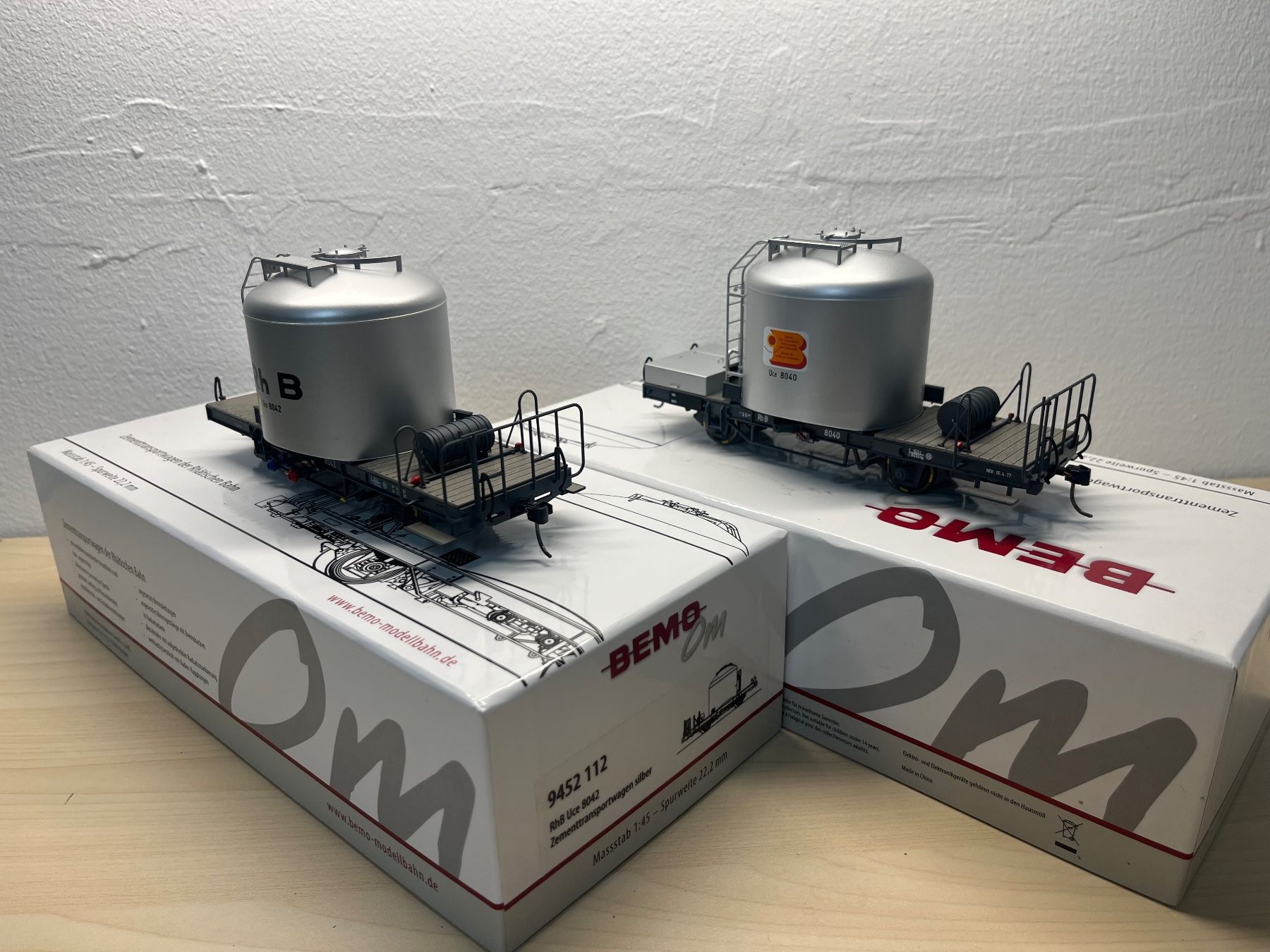 Bemo Modelleisenbahnen: 2 Stück Bemo 0m Zementsilowagen RhB – Gebraucht aus Lugnorre von