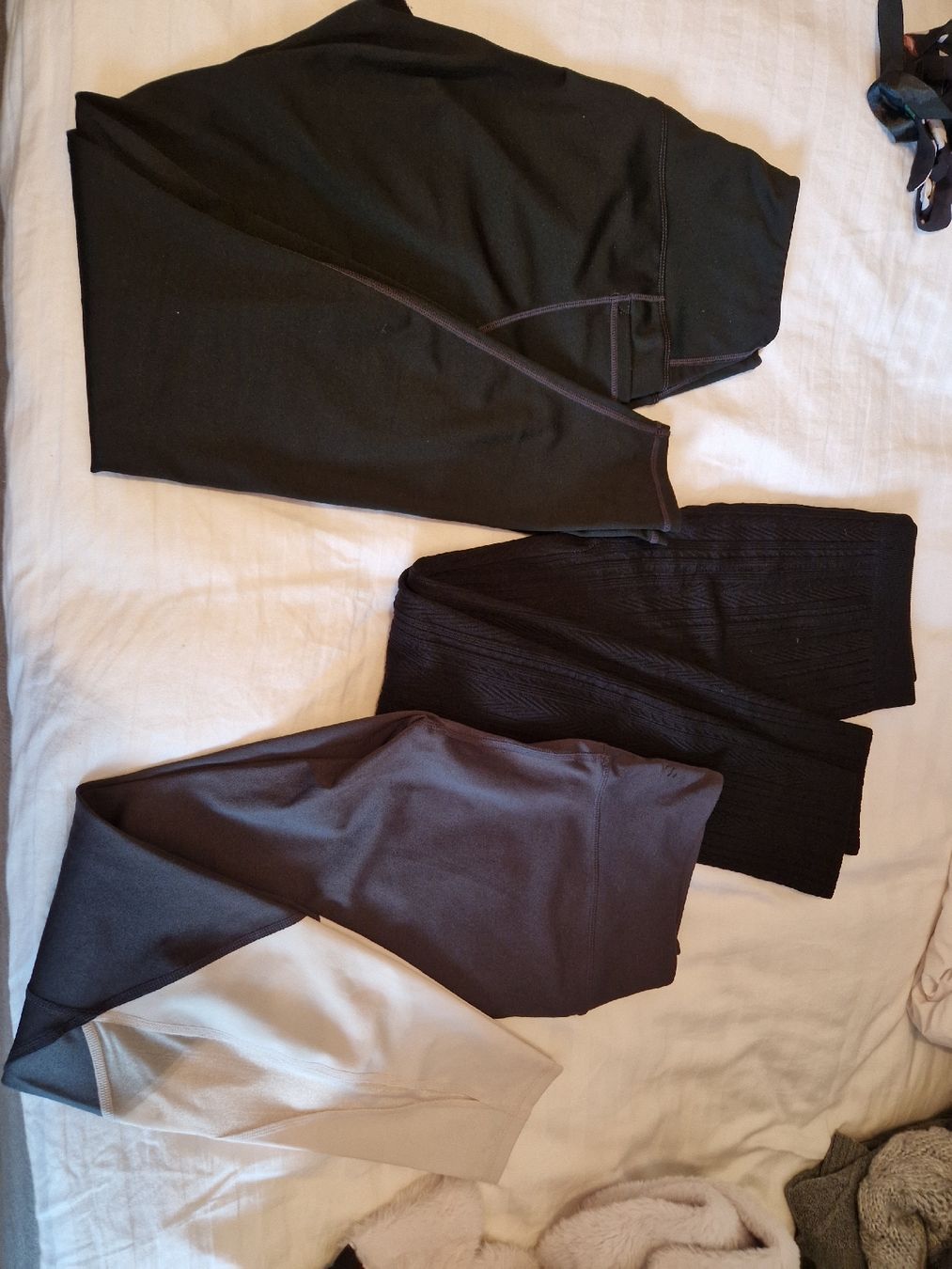 Kleiderpakete: Damen Leggings Set, 3 Stk. Grösse M – Gebraucht aus Ebikon von kov_9vqb 1
