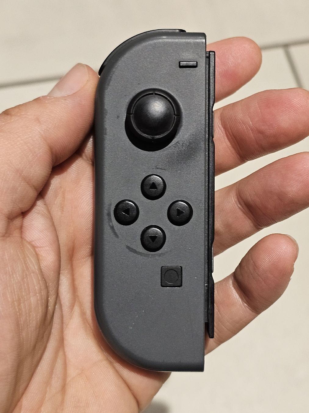 Nintendo Console: Nintendo Switch Joy-Con Links Grau – Difettoso da Wohlen AG venduto da niki31