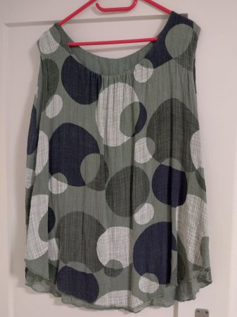 MODERNE BLUSE SHIRT IN GRÜN MIT PUNKTEN
