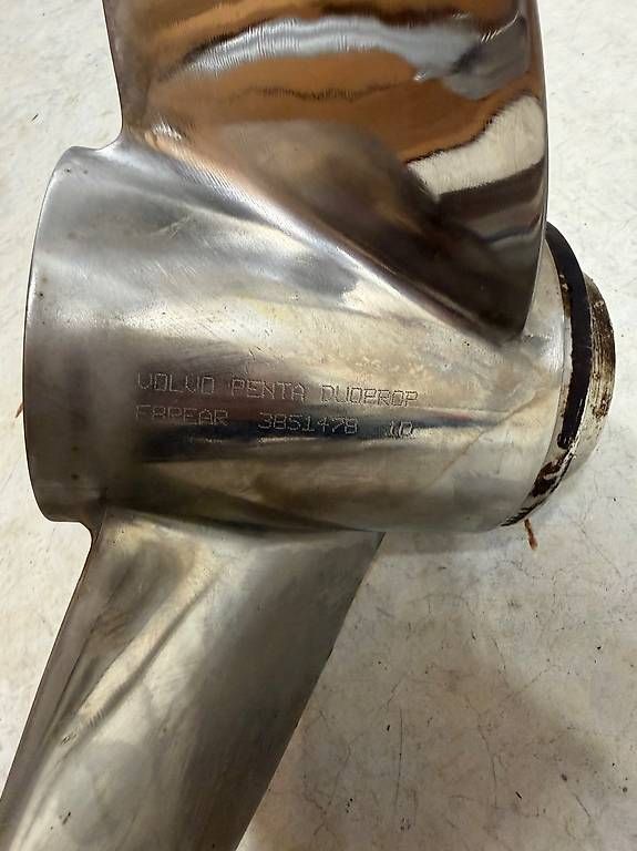 Boote: 4 Original Volvo Penta Duo Prop F8 – Gebraucht aus Zürich von Building 1