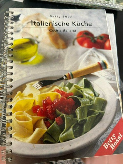 Livres: Italiensiche Küche – D'occasion à Erlenbach ZH par helenoliva58