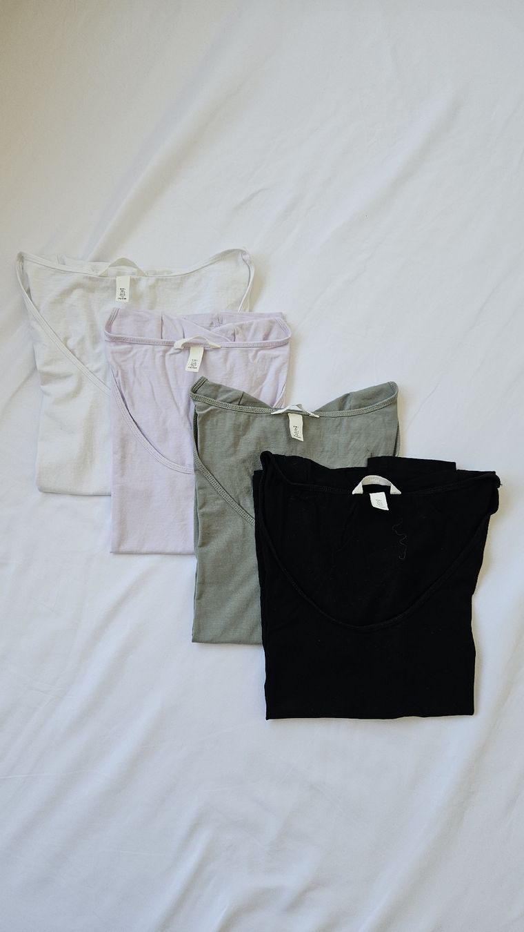 H&M T-shirt: 4 Basic T-Shirt von H&M – Usato da Zürich venduto da AlineW