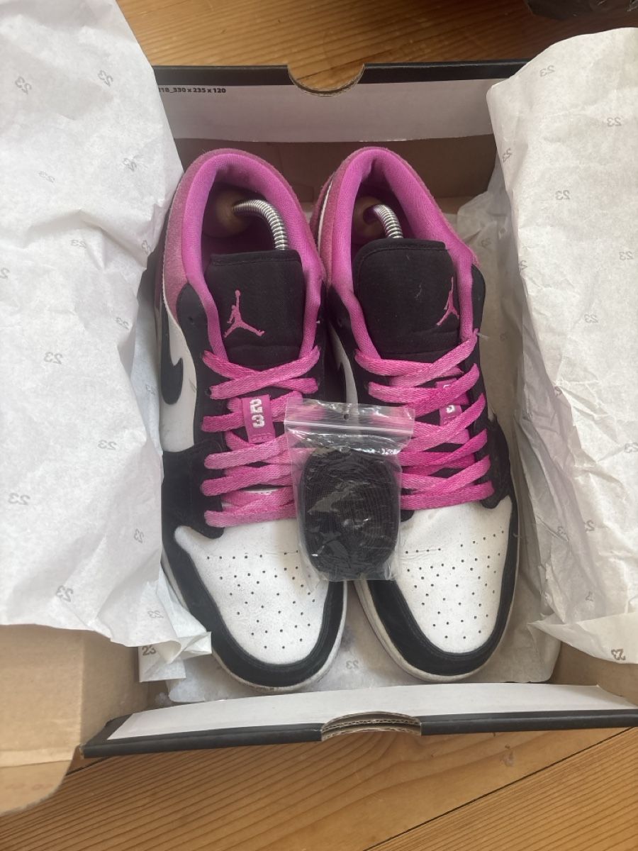 Jordan Scarpe da uomo: Air Jordan 1Low SE  – Nuovo (secondo la descrizione) da Thun venduto da stu_rmw6