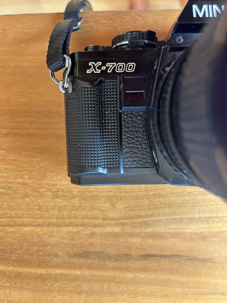 Minolta Appareil photo: Minolta X-700 Spiegelreflexkamera analog mit extra Objektiv – D'occasion à Zürich par anna7377 2